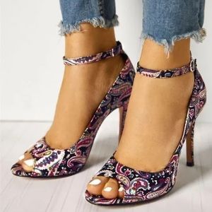 Navy Paisley design peep toe 4 inch heel (8.5)